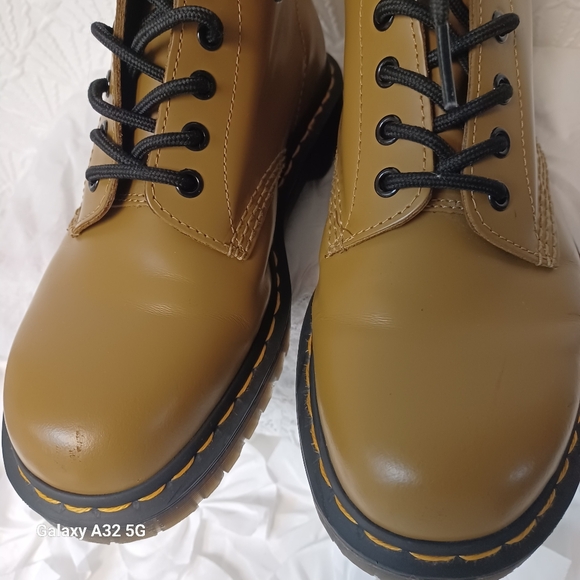 Dr. Martens Women SZ 8 Black and Brown Boots look at the photos there are detail - Picture 6 of 15